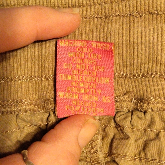 Ladies Khaki Capris - Picture 9 of 10